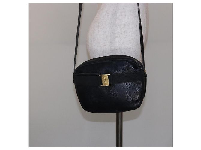 Borsa a Spalla Vala in Pelle Embossata Nera e Oro Auth BA5268 di Salvatore Ferragamo Nero D'oro - vista 22