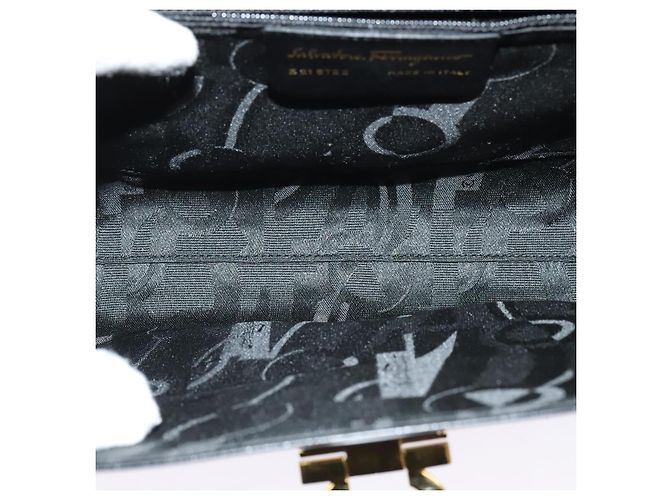 Borsa a Spalla Gancini in Pelle Nera e Oro Salvatore Ferragamo Auth 142187 Nero D'oro - vista 11