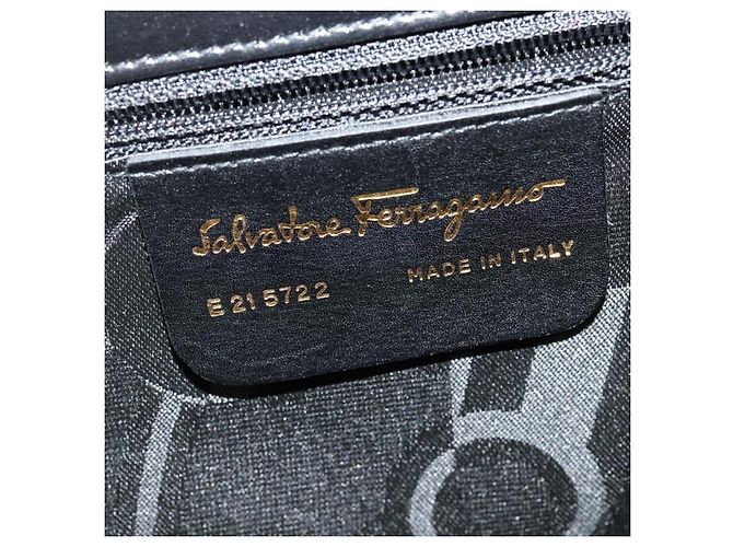 Borsa a Spalla Gancini in Pelle Nera e Oro Salvatore Ferragamo Auth 142187 Nero D'oro - vista 12