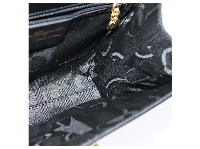 Borsa a Spalla Gancini in Pelle Nera e Oro Salvatore Ferragamo Auth 142187 Nero D'oro - vista 18