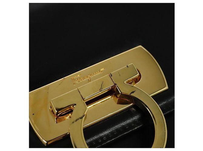 Borsa a Spalla Gancini in Pelle Nera e Oro Salvatore Ferragamo Auth 142187 Nero D'oro - vista 9