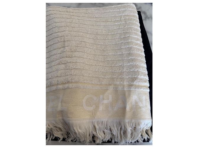Borsa da spiaggia Chanel in cotone beige con pochette - vista 20