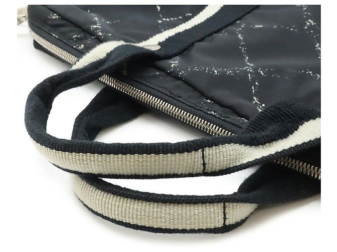 Borsa in nylon della linea Travel di Chanel Nero Rosso - vista 4