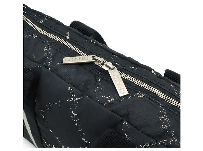 Borsa in nylon della linea Travel di Chanel Nero Rosso - vista 5