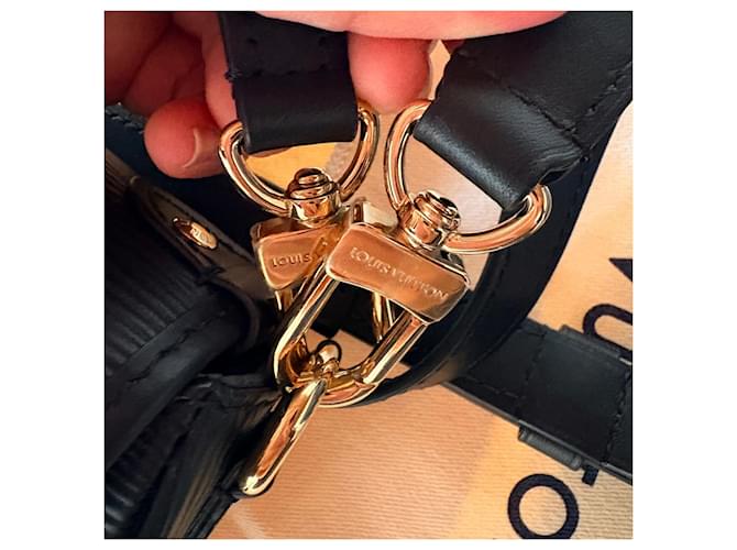 Louis Vuitton Saumur bb Epi leather Nero - vista 11