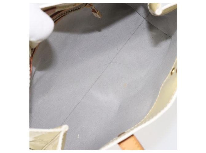 Borsa Reade Monogram Vernis PM di Louis Vuitton Beige - vista 5