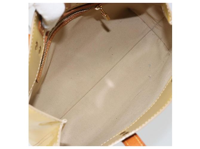 Borsa Reade Monogram Vernis PM di Louis Vuitton Beige - vista 5