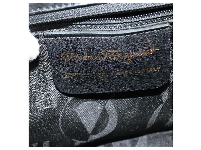 Borsa a Spalla Gancini in Pelle Nera e Oro Salvatore Ferragamo Auth 140988 Nero D'oro - vista 12