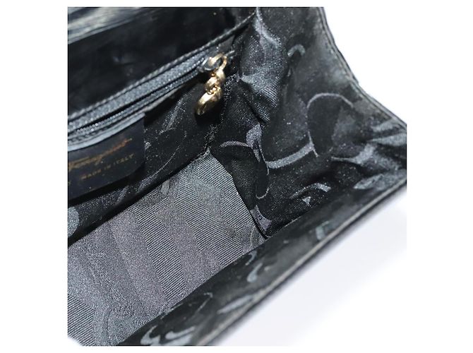 Borsa a Spalla Gancini in Pelle Nera e Oro Salvatore Ferragamo Auth 140988 Nero D'oro - vista 18