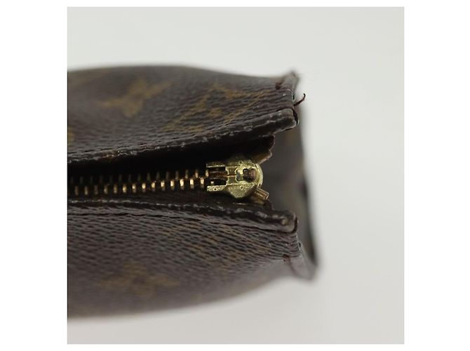 LOUIS VUITTON Monogram Poche Toilette 19 Pouch M47544 LV Auth 142328 Monograma - vista 9