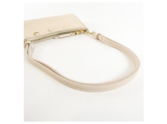Pochette Easy Monogram Empreinte M81066 di Louis Vuitton Crudo - vista 7