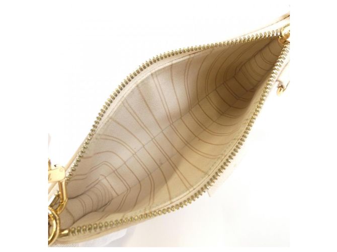 Pochette Easy Monogram Empreinte M81066 di Louis Vuitton Crudo - vista 8