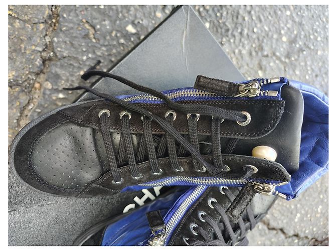 Sneakers Chanel Nere e Blu in Camoscio e Pelle Nero - vista 2