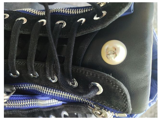 Sneakers Chanel Nere e Blu in Camoscio e Pelle Nero - vista 3