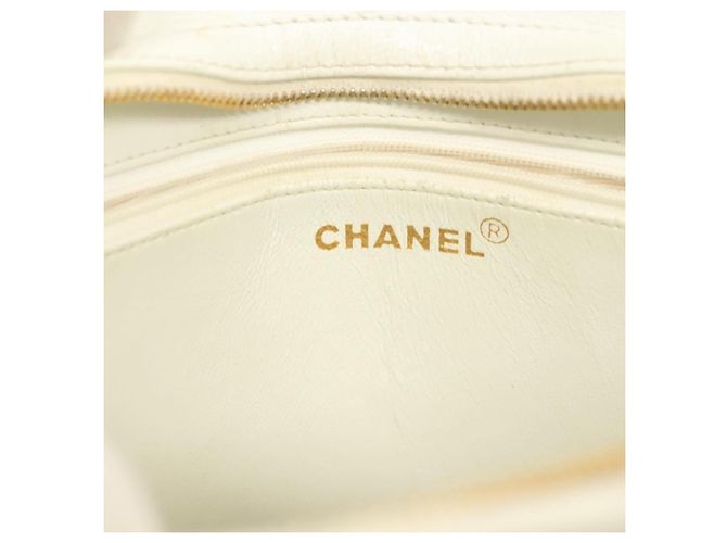 Borsa a Spalla Chanel CC in Caviar Trapuntato Bianco - vista 6