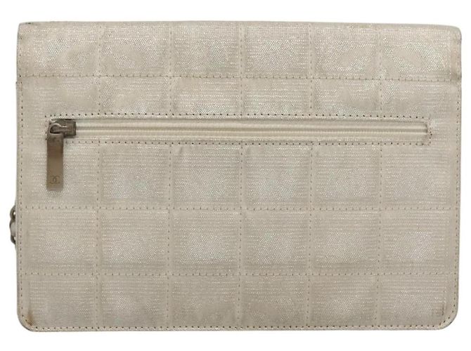 Wallet On Chain Carteira com corrente em nylon acolchoado da linha de viagem Chanel Prata - vista 2