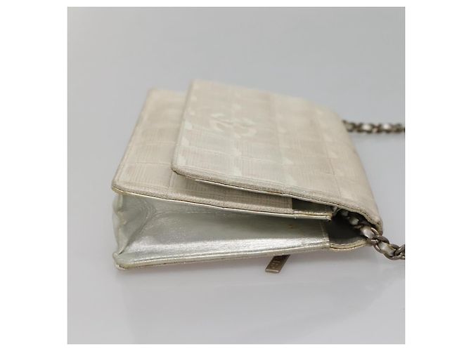 Wallet On Chain Carteira com corrente em nylon acolchoado da linha de viagem Chanel Prata - vista 3