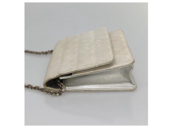Wallet On Chain Carteira com corrente em nylon acolchoado da linha de viagem Chanel Prata - vista 4