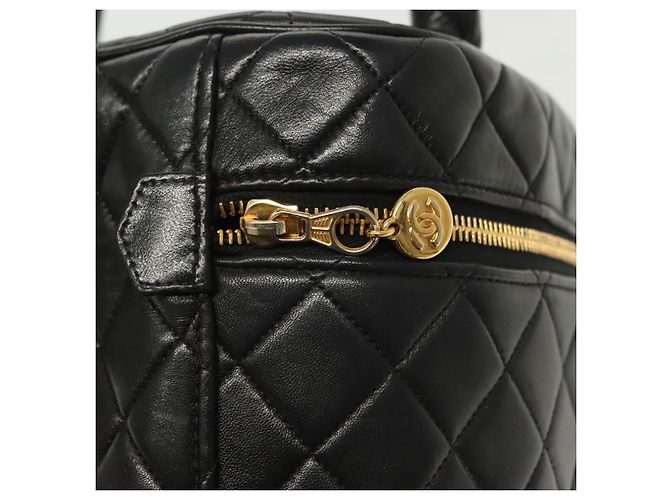 Vanity CHANEL Pochette Matelassé in Pelle di Agnello Nera Oro CC Auth 141905 Nero D'oro - vista 14