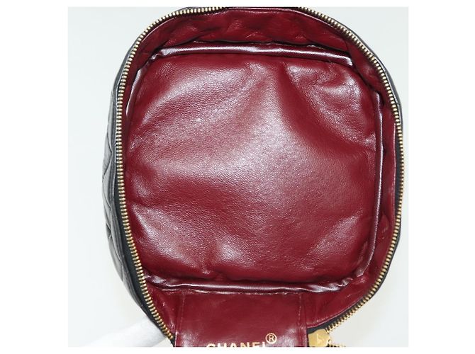 Vanity CHANEL Pochette Matelassé in Pelle di Agnello Nera Oro CC Auth 141905 Nero D'oro - vista 16