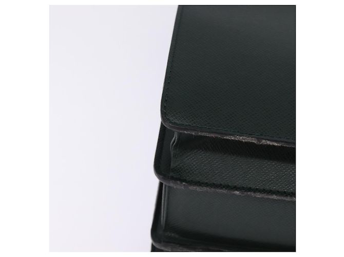 LOUIS VUITTON Taiga Pilot Case Ural Borsa da Lavoro Épicea M30024 LV Auth 135245 - vista 15