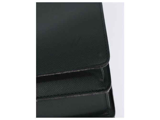 LOUIS VUITTON Taiga Pilot Case Ural Borsa da Lavoro Épicea M30024 LV Auth 135245 - vista 16