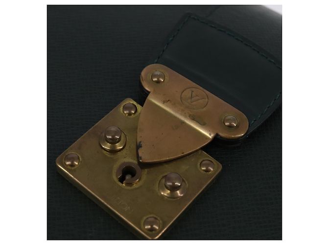 LOUIS VUITTON Taiga Pilot Case Ural Borsa da Lavoro Épicea M30024 LV Auth 135245 - vista 18