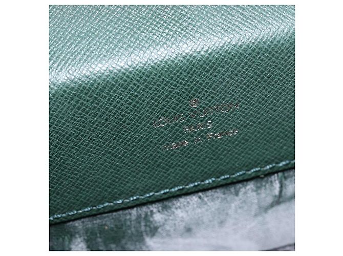 LOUIS VUITTON Taiga Pilot Case Ural Borsa da Lavoro Épicea M30024 LV Auth 135245 - vista 19