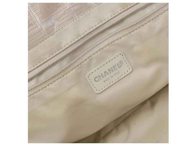 CHANEL Nova linha de viagem Bolsa de mão em nylon bege prata CC Auth 141486 - vista 16