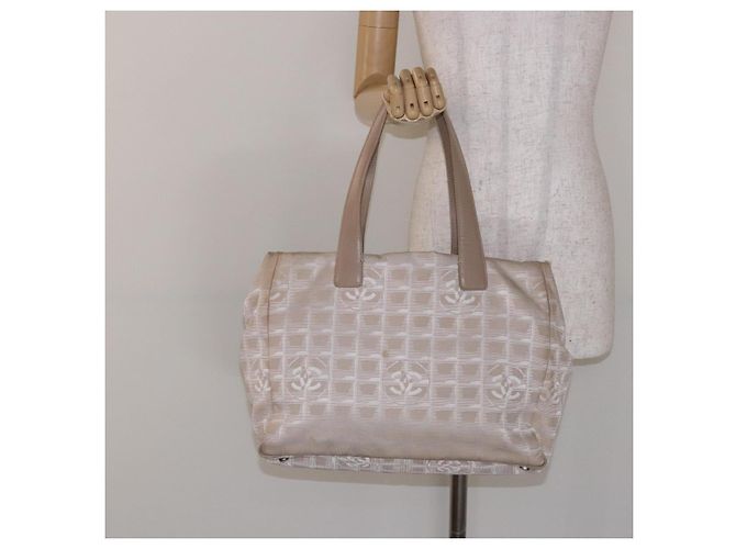 CHANEL Nova linha de viagem Bolsa de mão em nylon bege prata CC Auth 141486 - vista 23