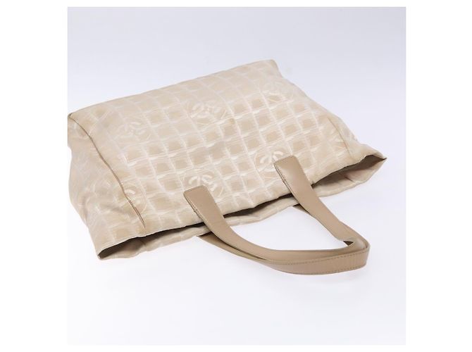 CHANEL Nova linha de viagem Bolsa de mão em nylon bege prata CC Auth 141486 - vista 6