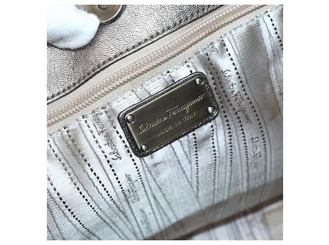 Borsa Tote Vala in Paillettes Argento Auth 142446 di Salvatore Ferragamo - vista 15