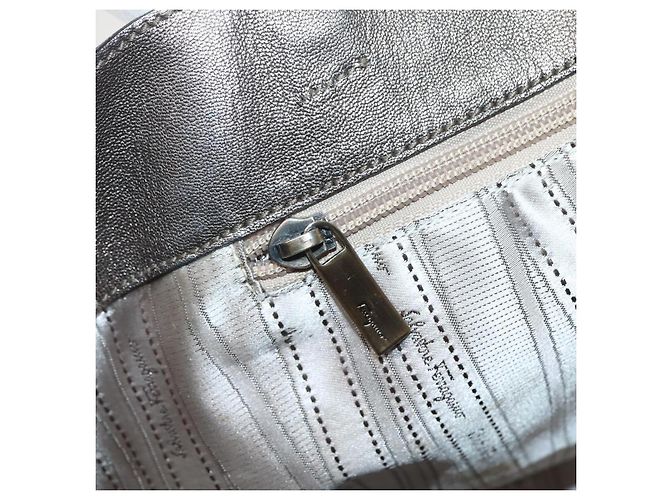 Borsa Tote Vala in Paillettes Argento Auth 142446 di Salvatore Ferragamo - vista 16