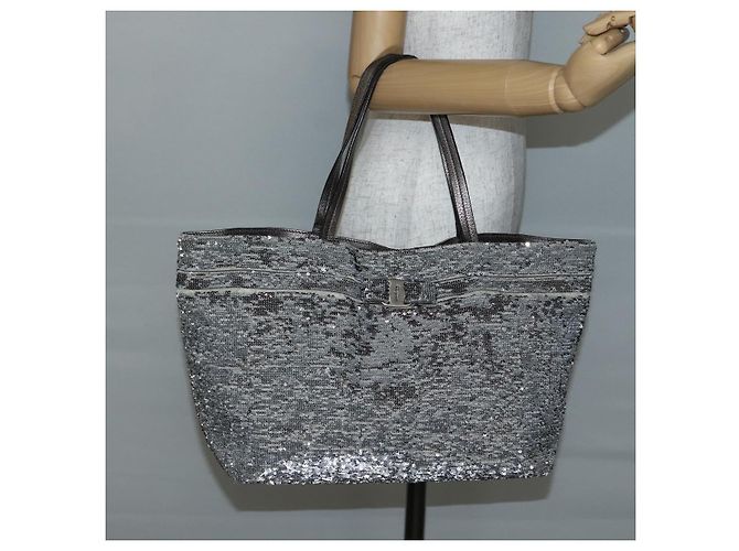 Borsa Tote Vala in Paillettes Argento Auth 142446 di Salvatore Ferragamo - vista 22
