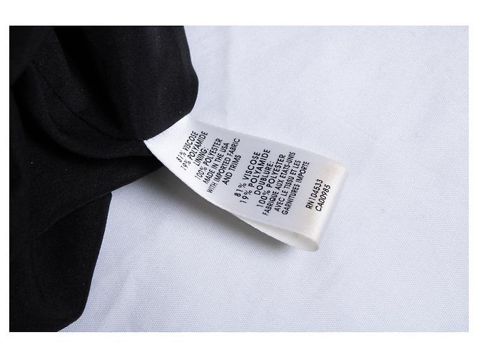 Schulterfreies, geripptes schwarzes Kleid von Nanette Lepore - Ansicht 5