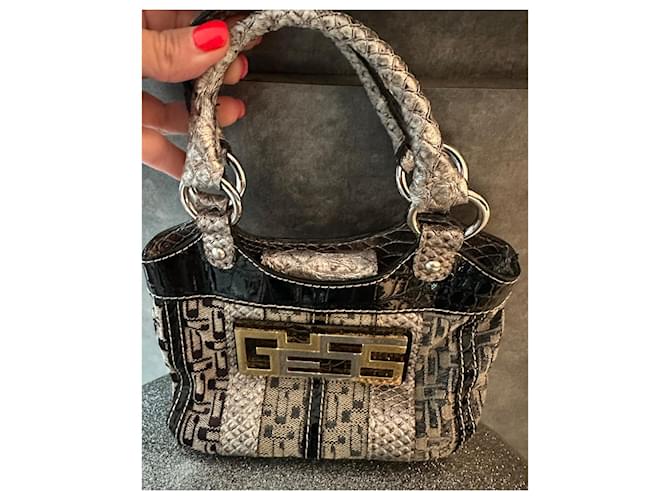 Mini borsa a mano Guess nera e argento effetto pitone Nero - vista 3