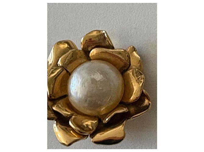 Yves Saint Laurent Clip orecchini in metallo dorato e perle D'oro - vista 5