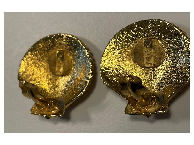 Orecchini Yves Saint Laurent Palace a conchiglia dorati D'oro - vista 12
