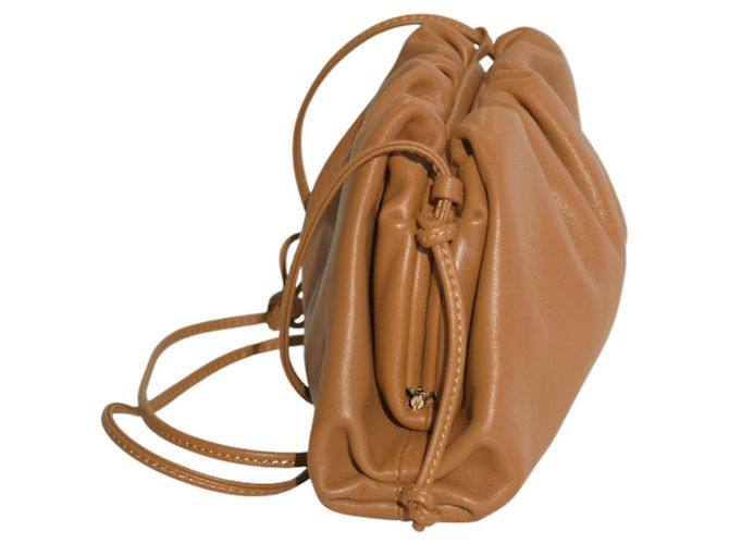 Bottega Veneta Borsa a tracolla The Mini Pouch in agnello marrone cammello - vista 4