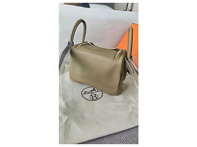 Hermès Mini Lindy II Verso in Pelle Swift Beige Marfa Grigio antracite - vista 3