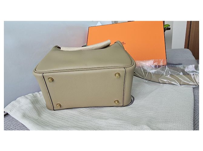 Hermès Mini Lindy II Verso in Pelle Swift Beige Marfa Grigio antracite - vista 4