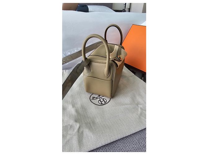 Hermès Mini Lindy II Verso in Pelle Swift Beige Marfa Grigio antracite - vista 5