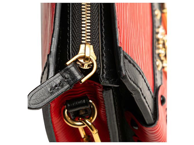Clutch Trunk Epi Rosso Louis Vuitton - vista 7