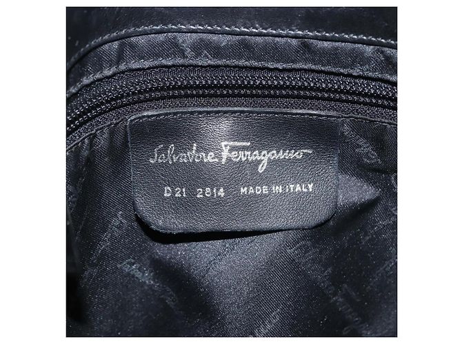 Borsa a Spalla Vala in Pelle Nera e Argento di Salvatore Ferragamo Auth BA6023 Nero - vista 16