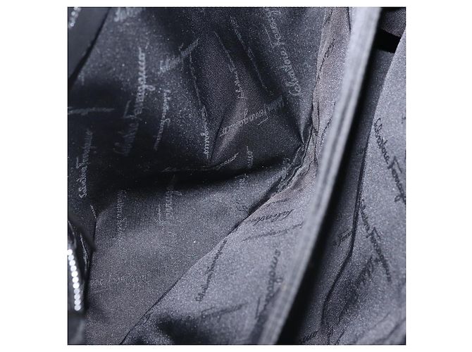 Borsa a Spalla Vala in Pelle Nera e Argento di Salvatore Ferragamo Auth BA6023 Nero - vista 17