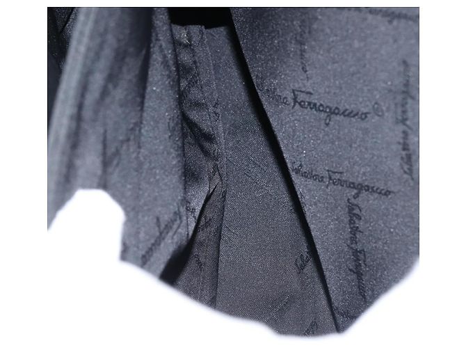 Borsa a Spalla Vala in Pelle Nera e Argento di Salvatore Ferragamo Auth BA6023 Nero - vista 20