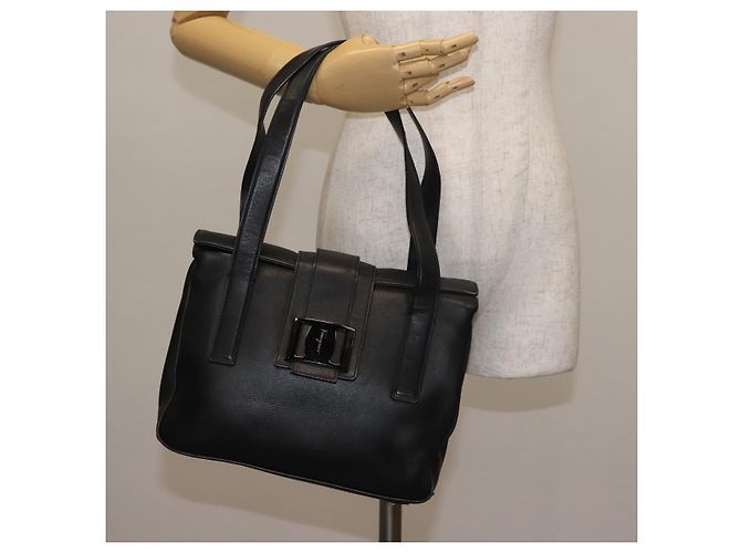 Borsa a Spalla Vala in Pelle Nera e Argento di Salvatore Ferragamo Auth BA6023 Nero - vista 24