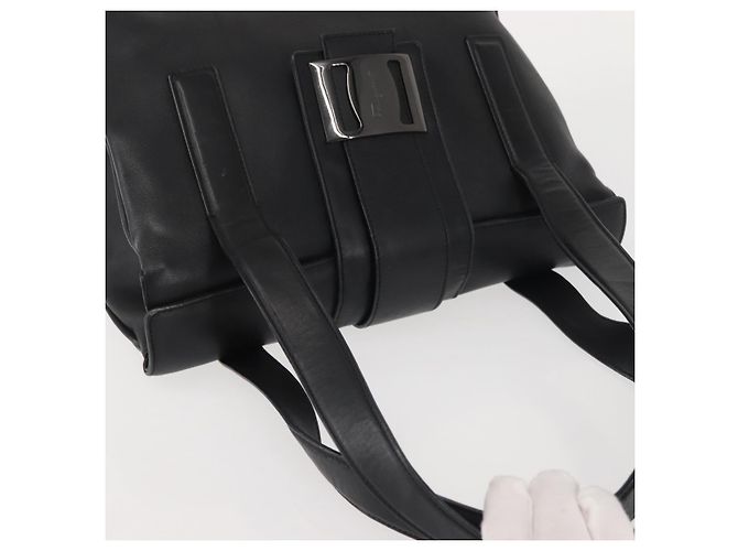 Borsa a Spalla Vala in Pelle Nera e Argento di Salvatore Ferragamo Auth BA6023 Nero - vista 6