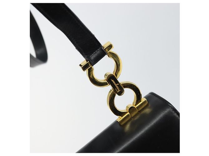 Borsa a Spalla Gancini in Pelle Nera e Oro Salvatore Ferragamo Auth bs29116 Nero D'oro - vista 14