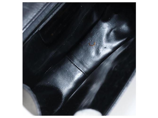 Borsa a Spalla Gancini in Pelle Nera e Oro Salvatore Ferragamo Auth bs29116 Nero D'oro - vista 17